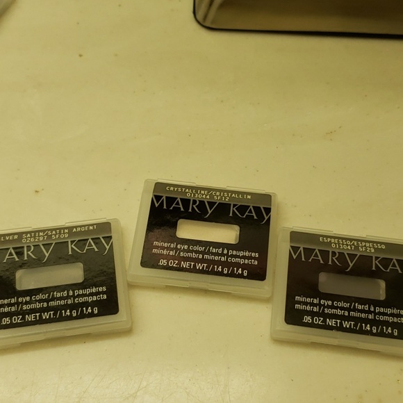 Makeup - Picture 2 of 3